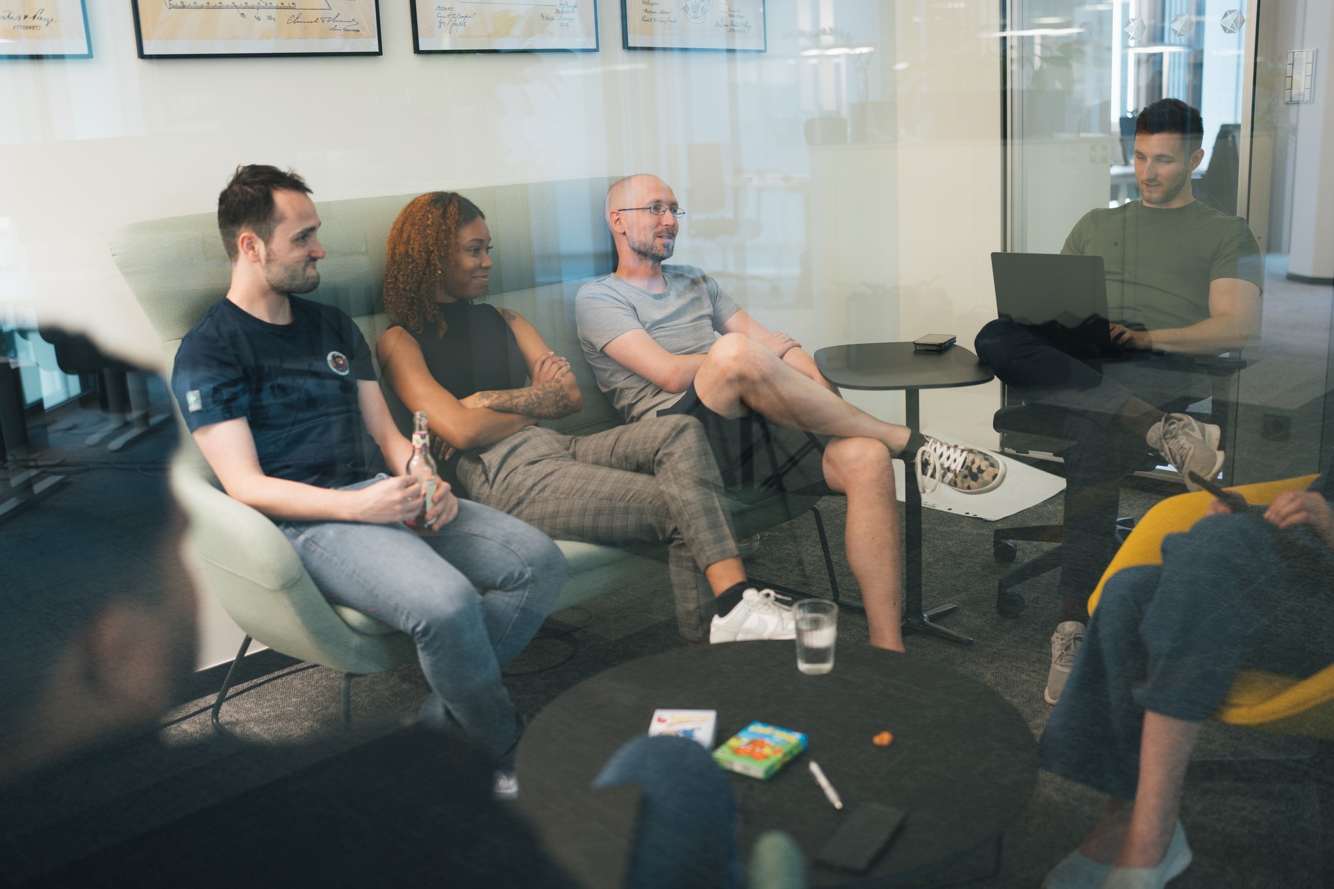 vent.io Mitarbeiter in einem Meeting Raum